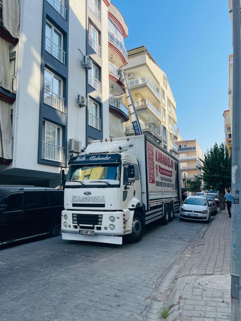 Havuzlu bir sitede teslimat günü